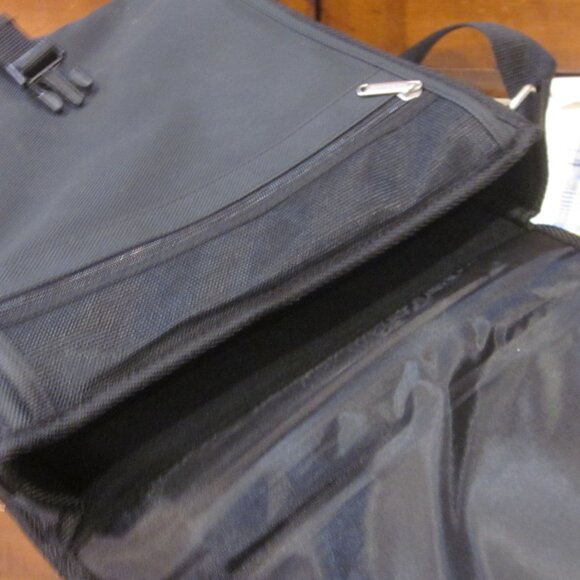 Sony PlayStation 2 shoulder bag and manuals - Picture 5 of 7